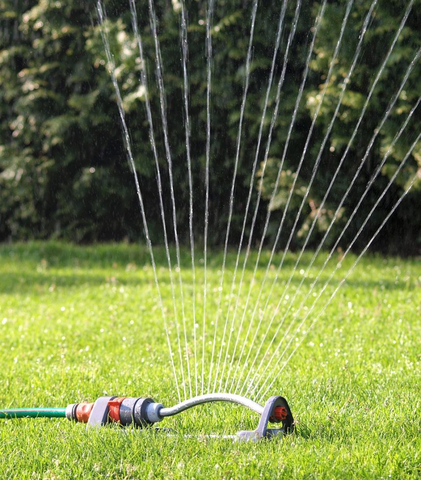 lawn-sprinkler-2366752_1280